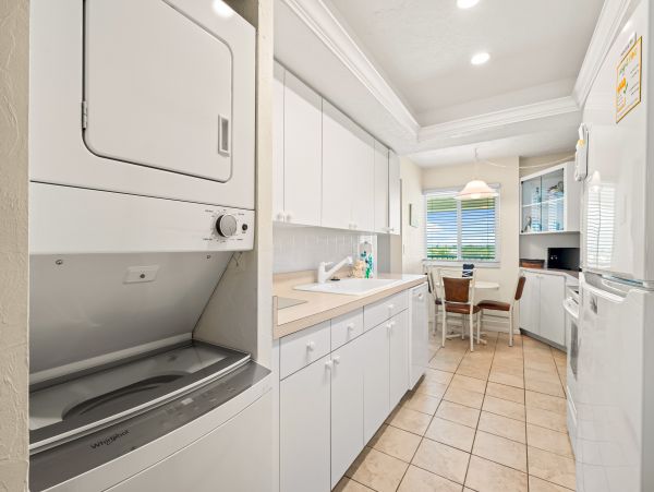 Siesta Key Luxury 2 Bedroom Beach Condo Gulf  Views.