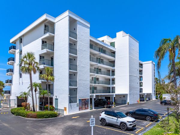 Siesta Key Luxury 2 Bedroom Beach Condo Gulf  Views.