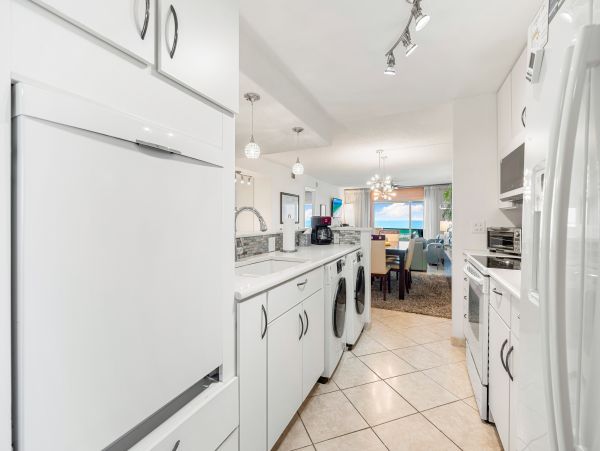 Two Bedroom Vacation Condo on Siesta Key Sleeps 6 Guests