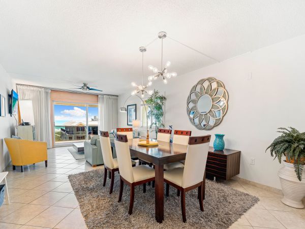 Two Bedroom Vacation Condo on Siesta Key Sleeps 6 Guests
