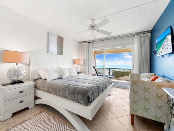Two Bedroom Vacation Condo on Siesta Key Sleeps 6 Guests
