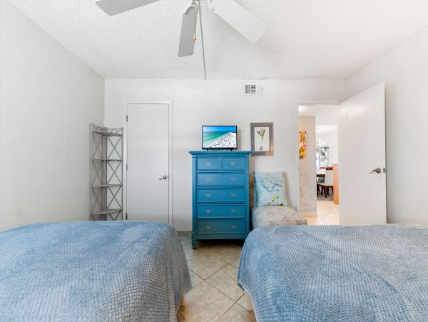 Two Bedroom Vacation Condo on Siesta Key Sleeps 6 Guests