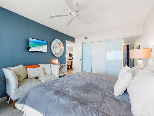 Two Bedroom Vacation Condo on Siesta Key Sleeps 6 Guests
