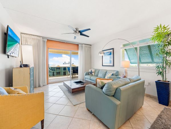 Two Bedroom Vacation Condo on Siesta Key Sleeps 6 Guests