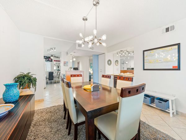 Two Bedroom Vacation Condo on Siesta Key Sleeps 6 Guests