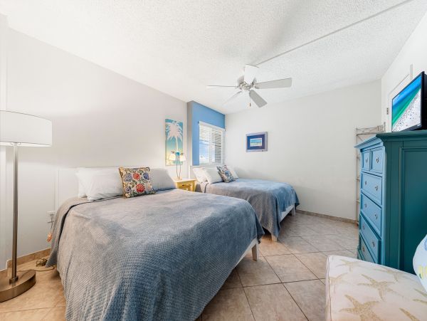 Two Bedroom Vacation Condo on Siesta Key Sleeps 6 Guests