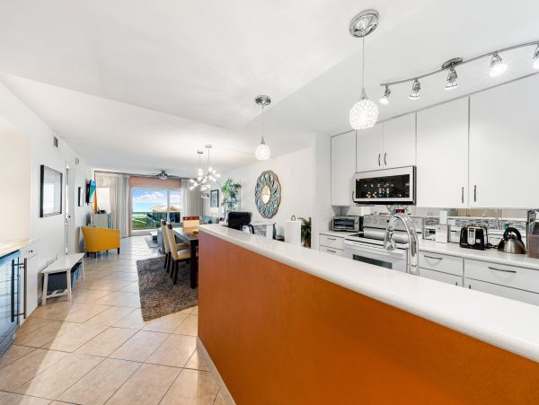Two Bedroom Vacation Condo on Siesta Key Sleeps 6 Guests