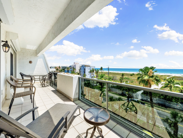 Why Not come to Siesta Key for your Next Winter Break? Huge Balcony