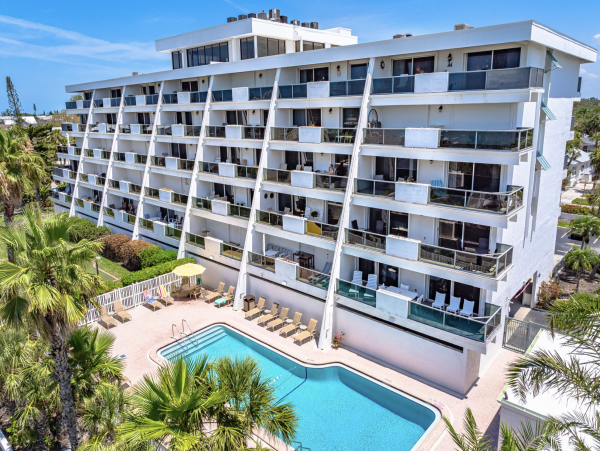 Why Not come to Siesta Key for your Next Winter Break? Huge Balcony