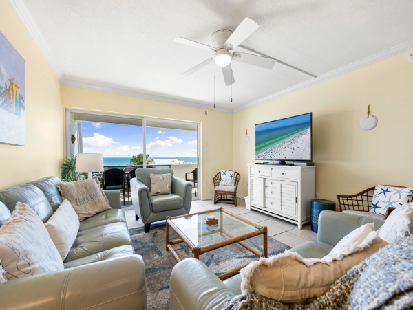 Why Not come to Siesta Key for your Next Winter Break? Huge Balcony