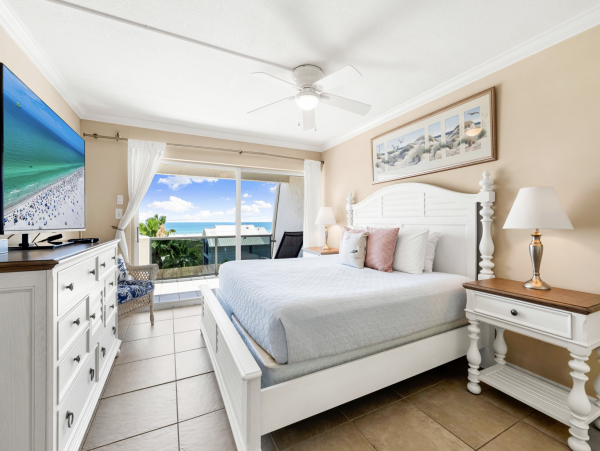 Why Not come to Siesta Key for your Next Winter Break? Huge Balcony