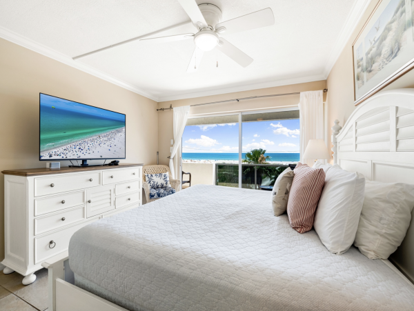 Why Not come to Siesta Key for your Next Winter Break? Huge Balcony
