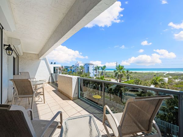 Siesta Key Vacation Rental with Beach Access & Ocean Views 2-Bedroom Condo