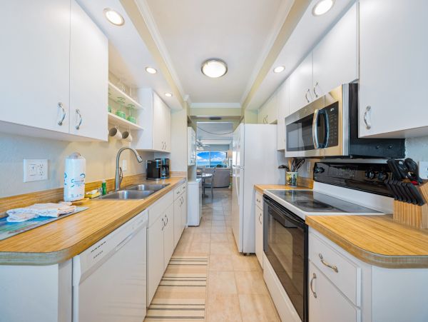 Siesta Key Vacation Rental with Beach Access & Ocean Views 2-Bedroom Condo