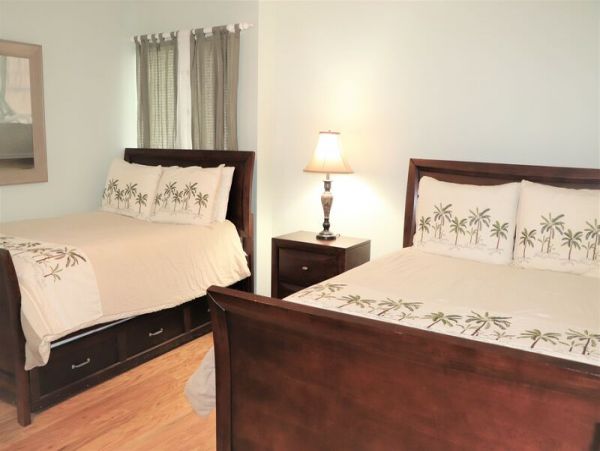 Siesta Key Vacation Condo Two Bedroom Walk to Beach