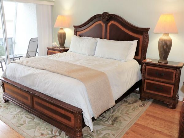 Siesta Key Vacation Condo Two Bedroom Walk to Beach