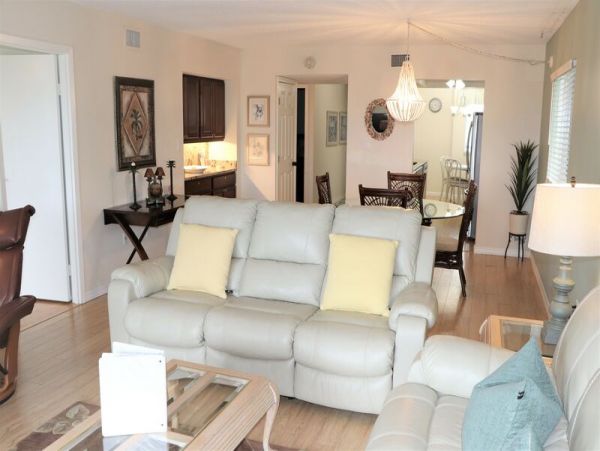 Siesta Key Vacation Condo Two Bedroom Walk to Beach