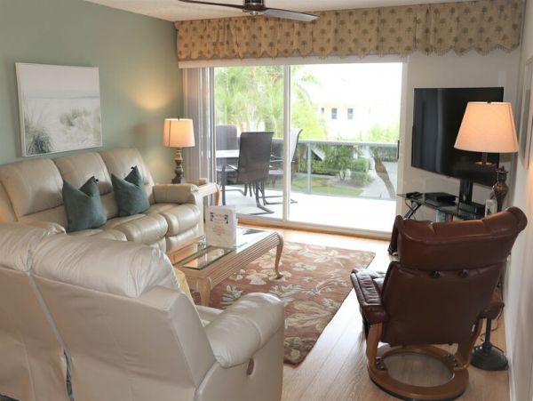 Siesta Key Vacation Condo Two Bedroom Walk to Beach