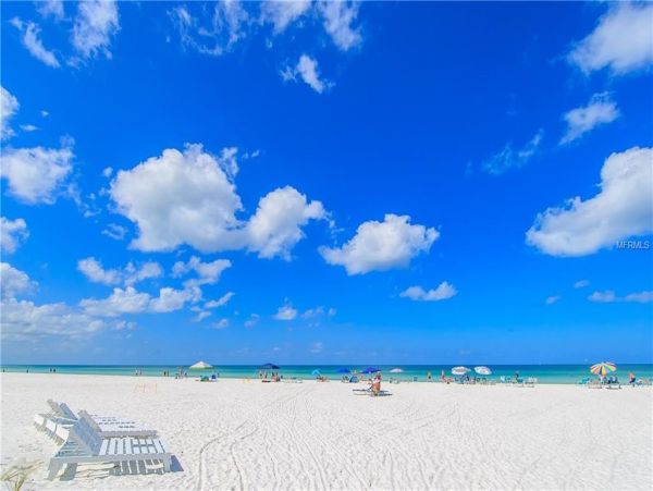 Siesta Key Vacation Rental with 2 Bedrooms