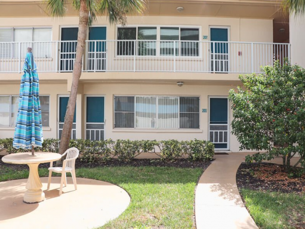Siesta Key Beachside Two Bedroom Vacation Condo