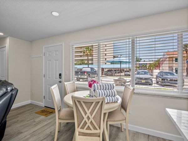 Charming Siesta Key Beach Getaway 2BR/2BA - Sleeps 6