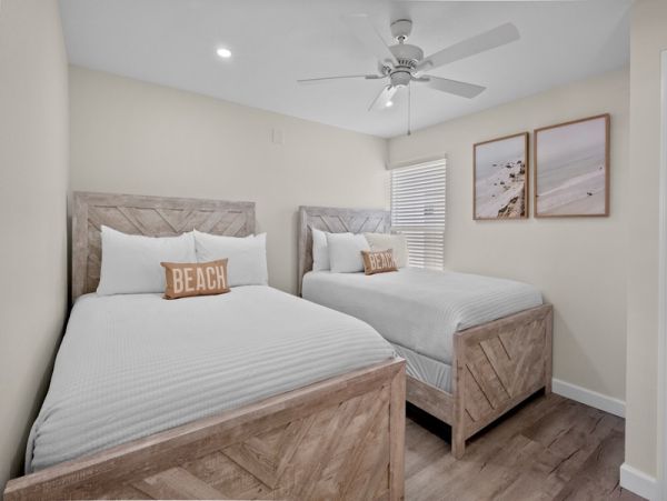 Charming Siesta Key Beach Getaway 2BR/2BA - Sleeps 6