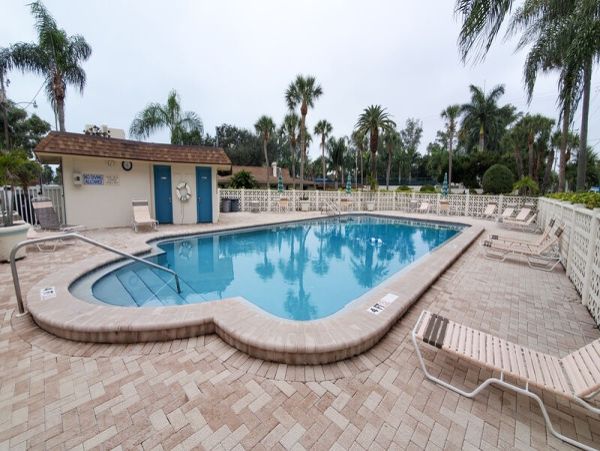 Charming Siesta Key Beach Getaway 2BR/2BA - Sleeps 6