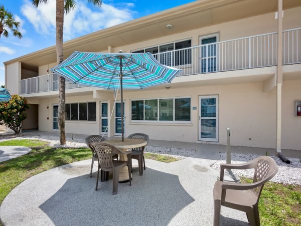 Charming Siesta Key Beach Getaway 2BR/2BA - Sleeps 6