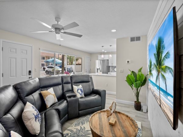 Charming Siesta Key Beach Getaway 2BR/2BA - Sleeps 6