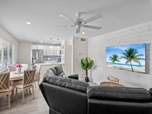 Charming Siesta Key Beach Getaway 2BR/2BA - Sleeps 6