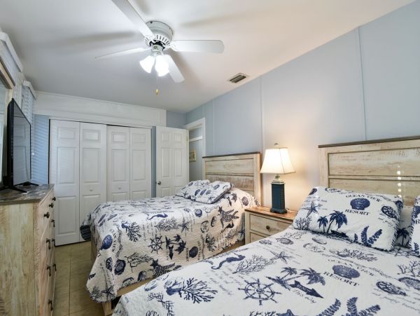 Siesta Key Three Bedroom Rental One Min Walk to Beach