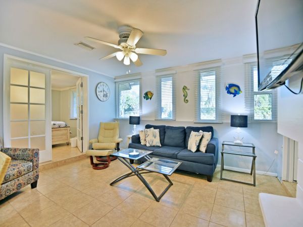 Siesta Key Three Bedroom Rental One Min Walk to Beach