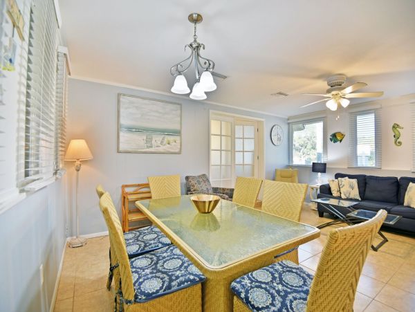 Siesta Key Three Bedroom Rental One Min Walk to Beach