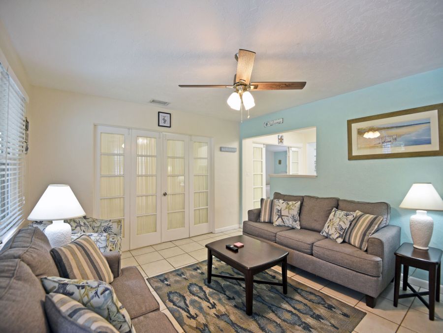 Siesta Key 3 Bedrooms Vacation Cottage on Beachside of Road