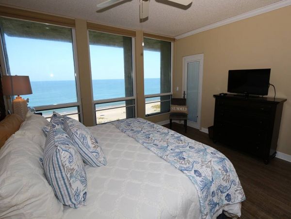Longboat Key Vacation Condo Sleeps Four Guests.