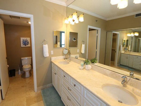 Longboat Key Vacation Condo Sleeps Four Guests.