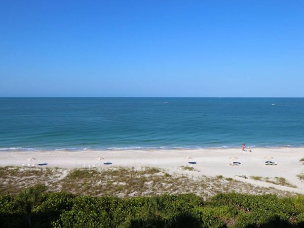 Longboat Key Vacation Condo Sleeps Four Guests.