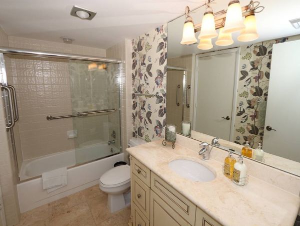 Longboat Key Vacation Condo Sleeps Four Guests.