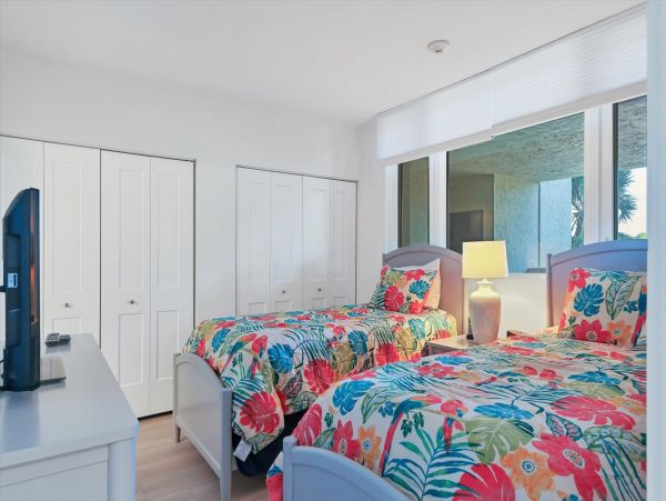 Longboat Key Beachfront Vacation Rental - Gulf of Mexico Condo with Balcony Views