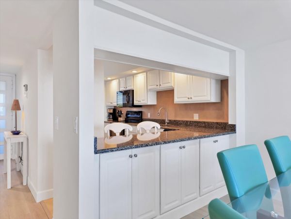 Longboat Key Beachfront Vacation Rental - Gulf of Mexico Condo with Balcony Views