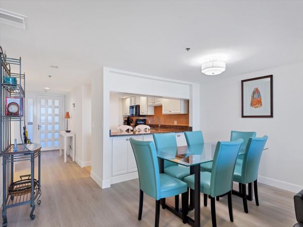Longboat Key Beachfront Vacation Rental - Gulf of Mexico Condo with Balcony Views