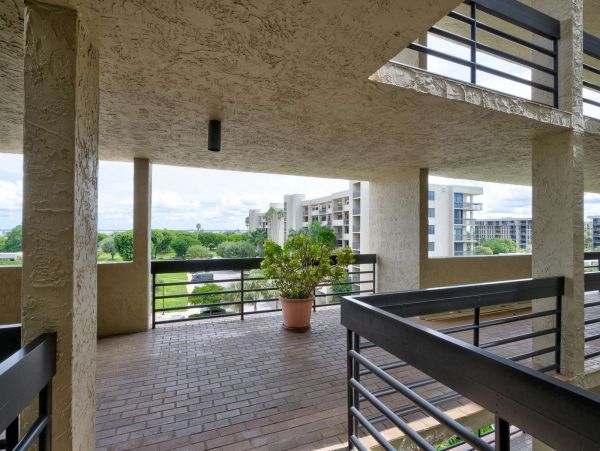 Longboat Key Florida Beach Condo with Two Bedrooms Sleeps 4