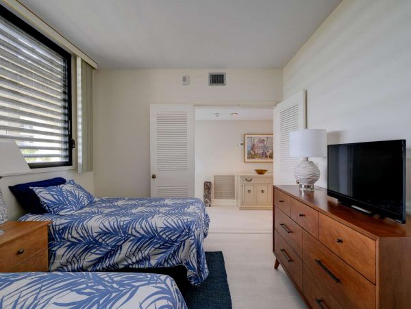 Longboat Key Florida Beach Condo with Two Bedrooms Sleeps 4