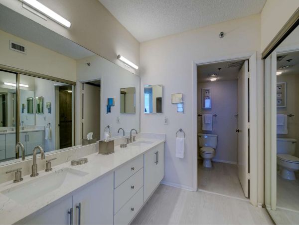 Longboat Key Florida Beach Condo with Two Bedrooms Sleeps 4