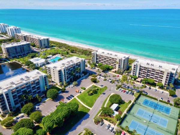Longboat Key Florida Beach Condo with Two Bedrooms Sleeps 4