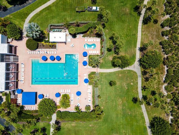 Longboat Key Florida Beach Condo with Two Bedrooms Sleeps 4