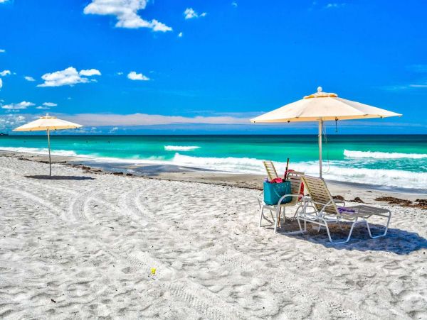 Longboat Key Florida Beach Condo with Two Bedrooms Sleeps 4