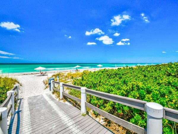 Longboat Key Florida Beach Condo with Two Bedrooms Sleeps 4