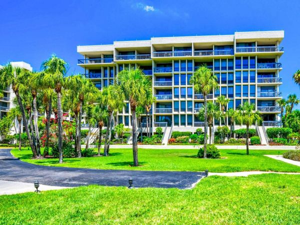Longboat Key Florida Beach Condo with Two Bedrooms Sleeps 4