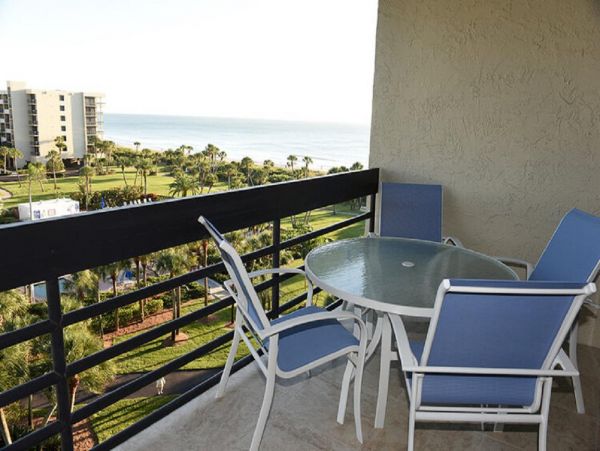 Longboat Key Vacation Condo on South End of Island Sleeps 4